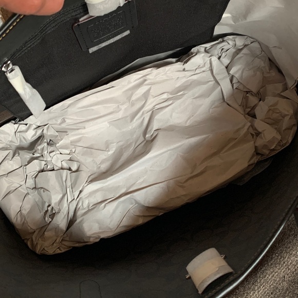 Authentic COACH Coated canvas/ smooth leather trim/signature  magnetic tote - Picture 4 of 14